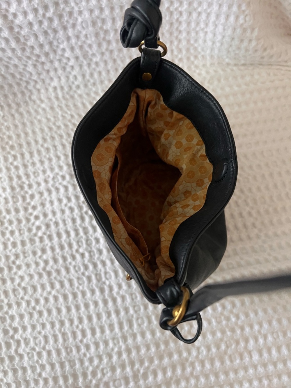 HOBO Black Pebbled Leather Bucket Bag Crossbody Drawstring Brass Hardware - Picture 13 of 16